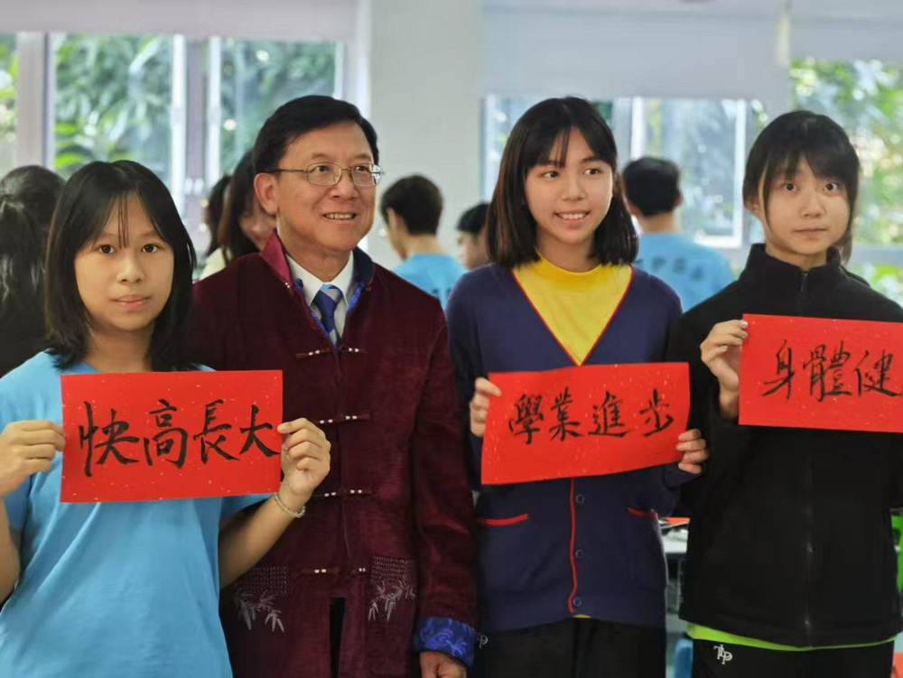 3 进校活动1香港书法课堂